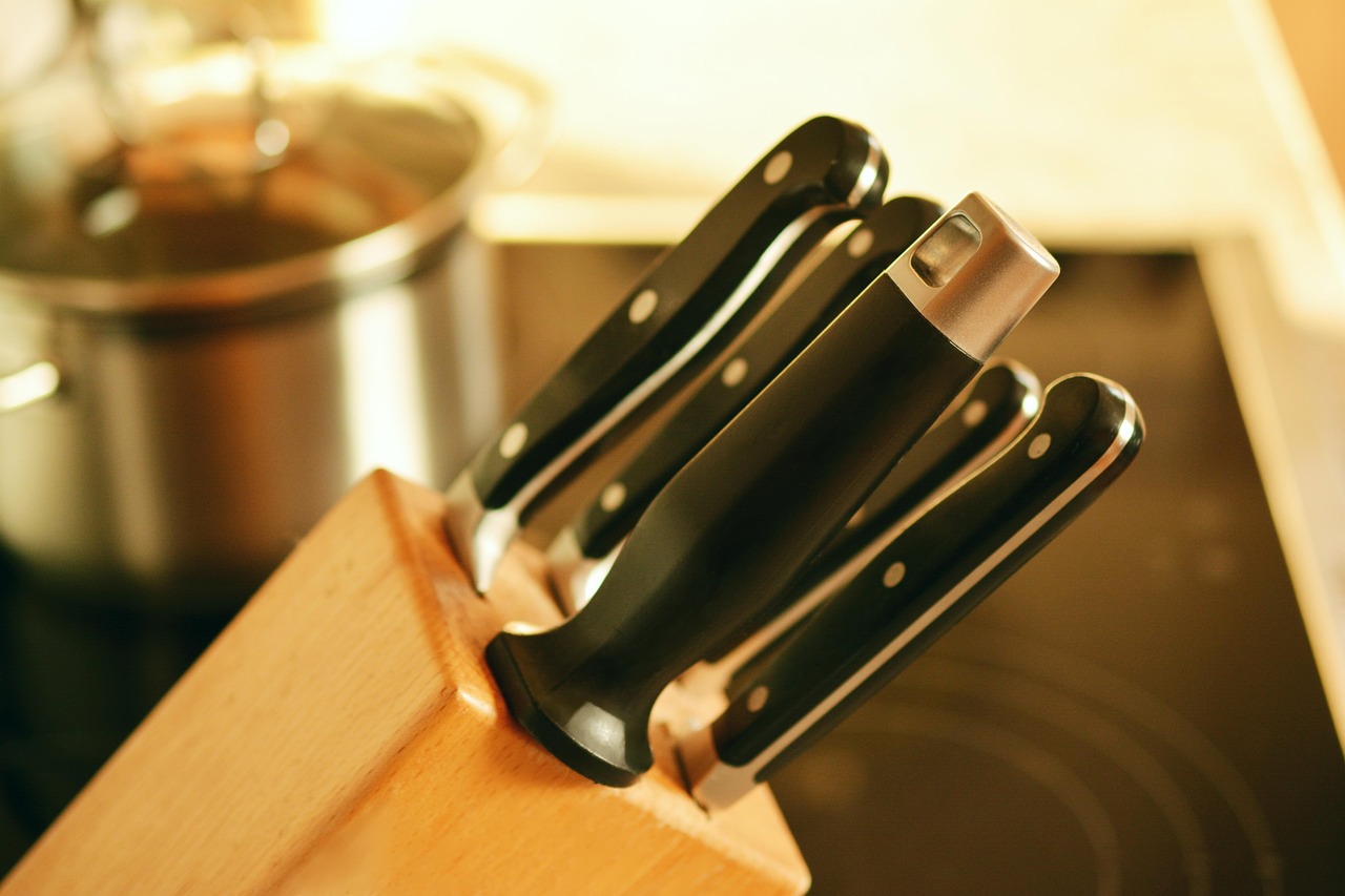 entdecken sie die wichtigsten küchengeräte, die in keiner modernen küche fehlen sollten. erfahren sie, welche essentials ihnen das kochen und backen erleichtern!