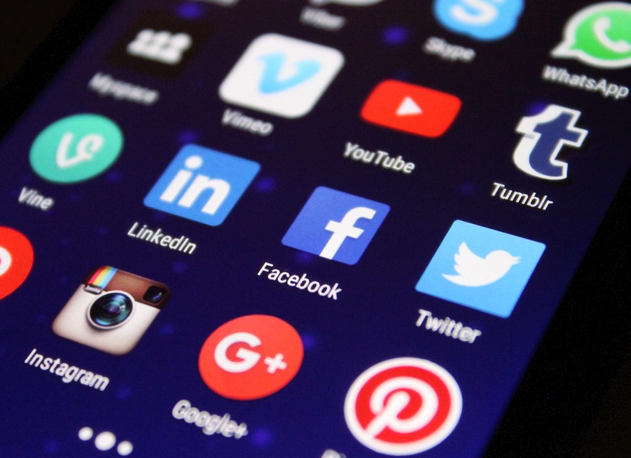 entdecken sie die welt der sozialen medien! erfahren sie, wie sie mit social media ihre reichweite erhöhen, markenbekanntheit steigern und effektiv online kommunizieren können.